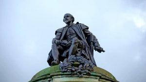 william shakespeare statue in stratford