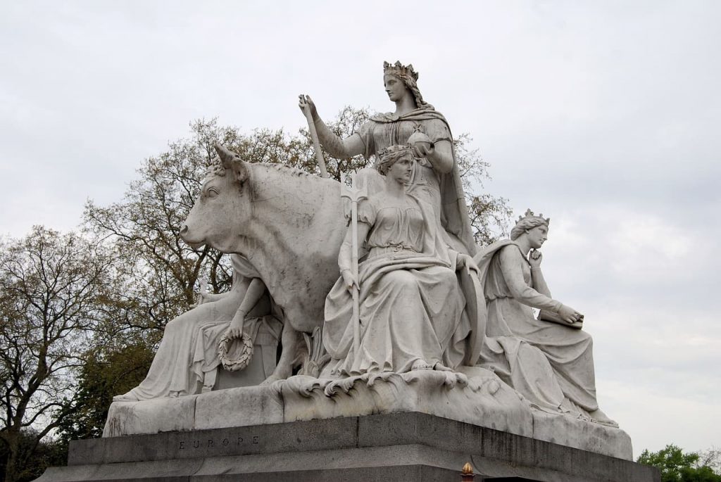 albert memorial statue kensington