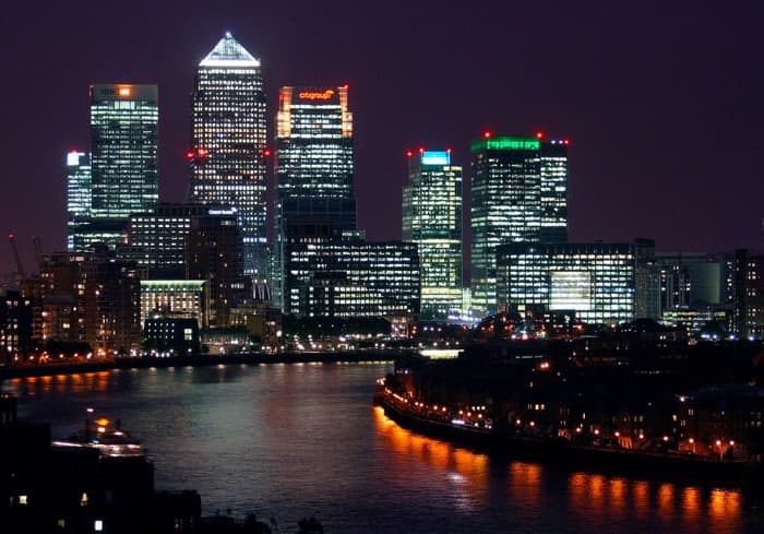 canary wharf at night